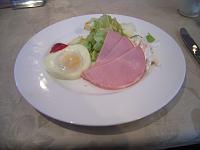  Breakfast: a sanny-side up, Hams, and salad